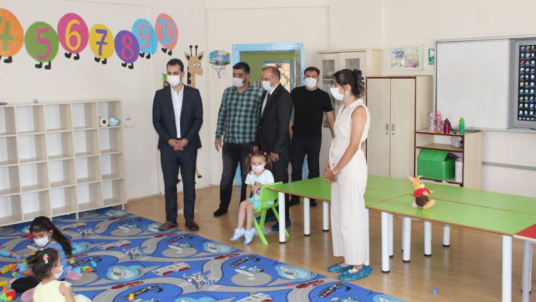 İlçe Kaymakamımız Sayın Ömer Tuğrul KUNDAKÇI Saraykent Mehmet Akif Ersoy Anaokulunu Ziyaret Ettiler