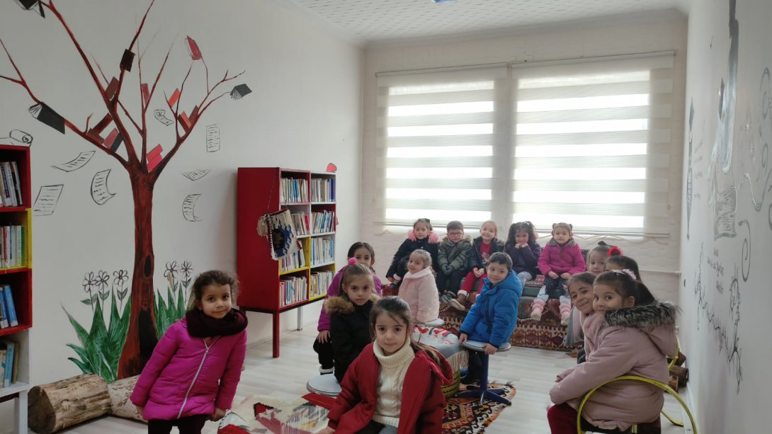 Anaokulu öğrencileri ile öğretmenleri Saraykent Halk Eğitim Merkezi Geri Dönüşüm Kütüphanesini ziyaret etti. 