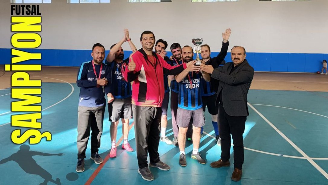 Futsal turnuvasında Saraykent Çok Programlı Anadolu Lisesi kupayı kaldırdı. 