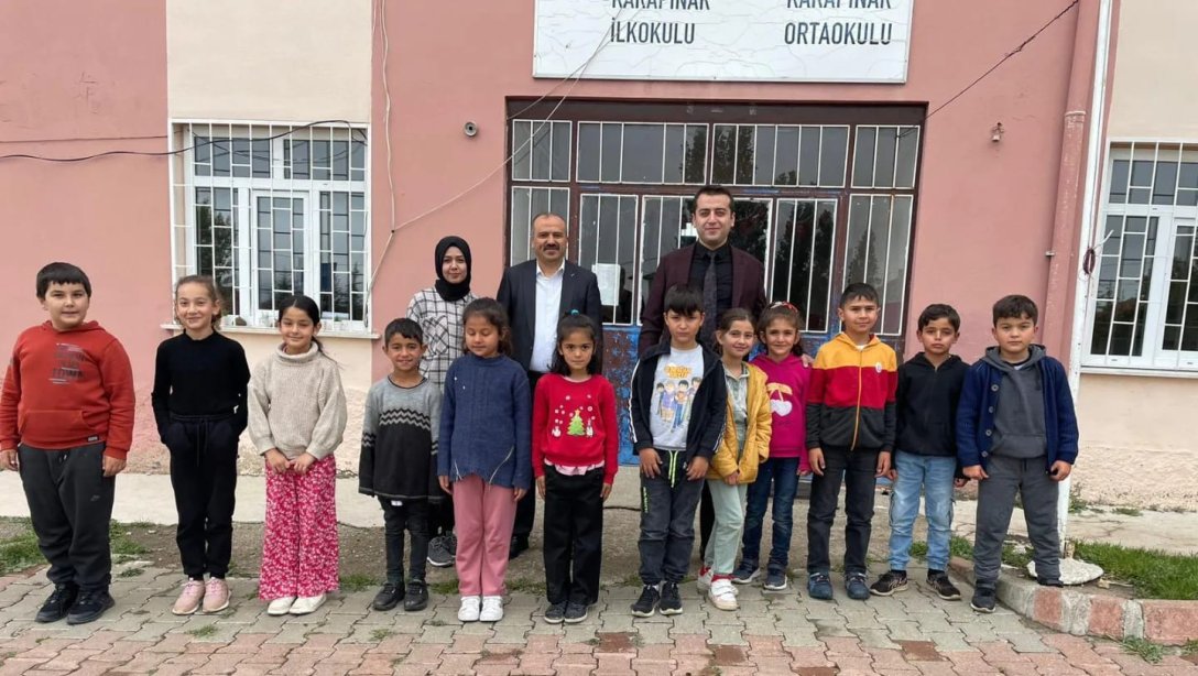 Kaymakamımız Sayın Osman KURT ve  İlçe Milli Eğitim Müdürümüz  Ahmet DOĞAN ilçemiz Karapınar İlkokulunu ziyaret etti. 